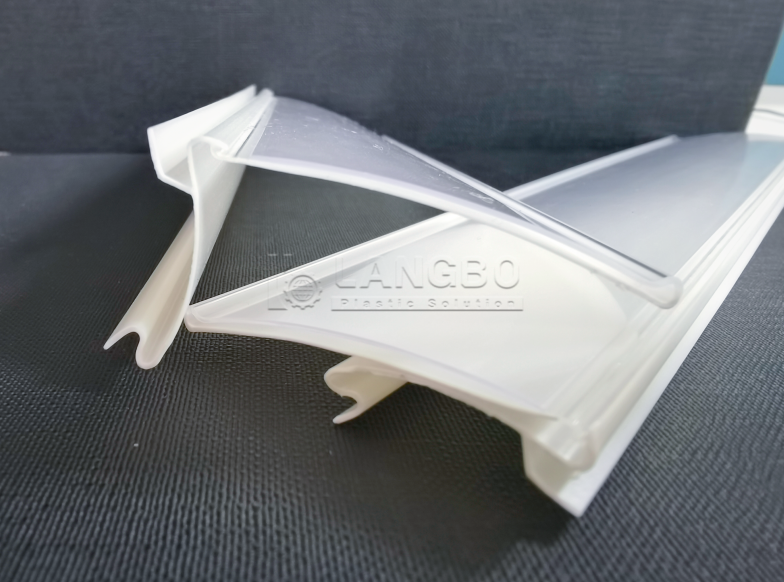 آخرین مورد شرکت خط اکستروژن دارنده برچسب قیمت PVC موثر از بازار خرده فروشی روسیه حمایت می کند