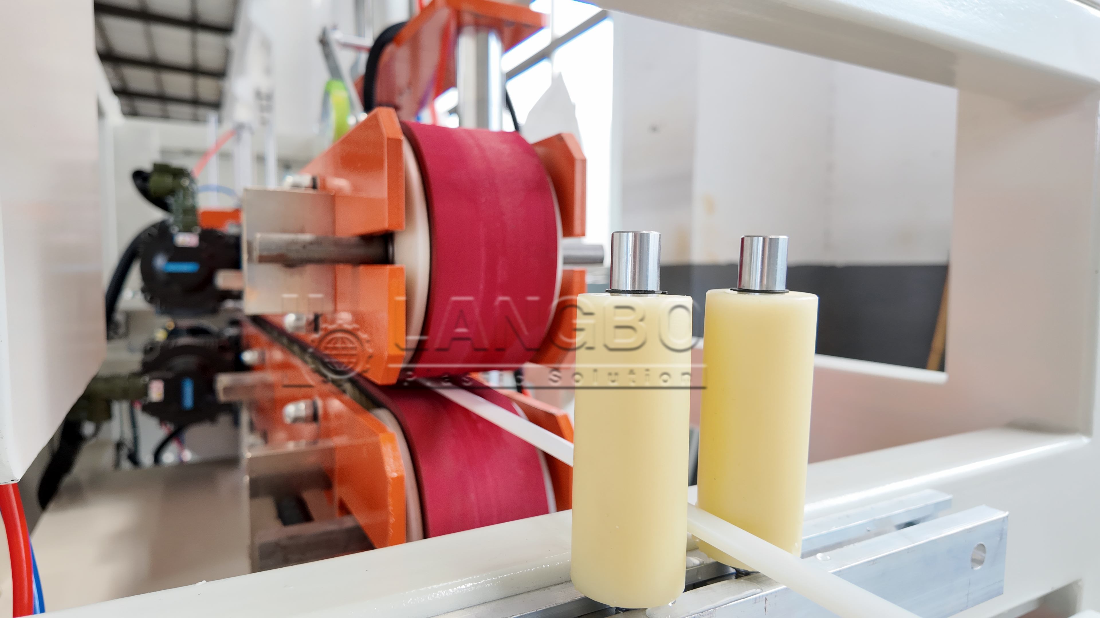 آخرین مورد شرکت Stable PC Light Tube Manufacturing Achieved with Extrusion Line in Israel LED Industry