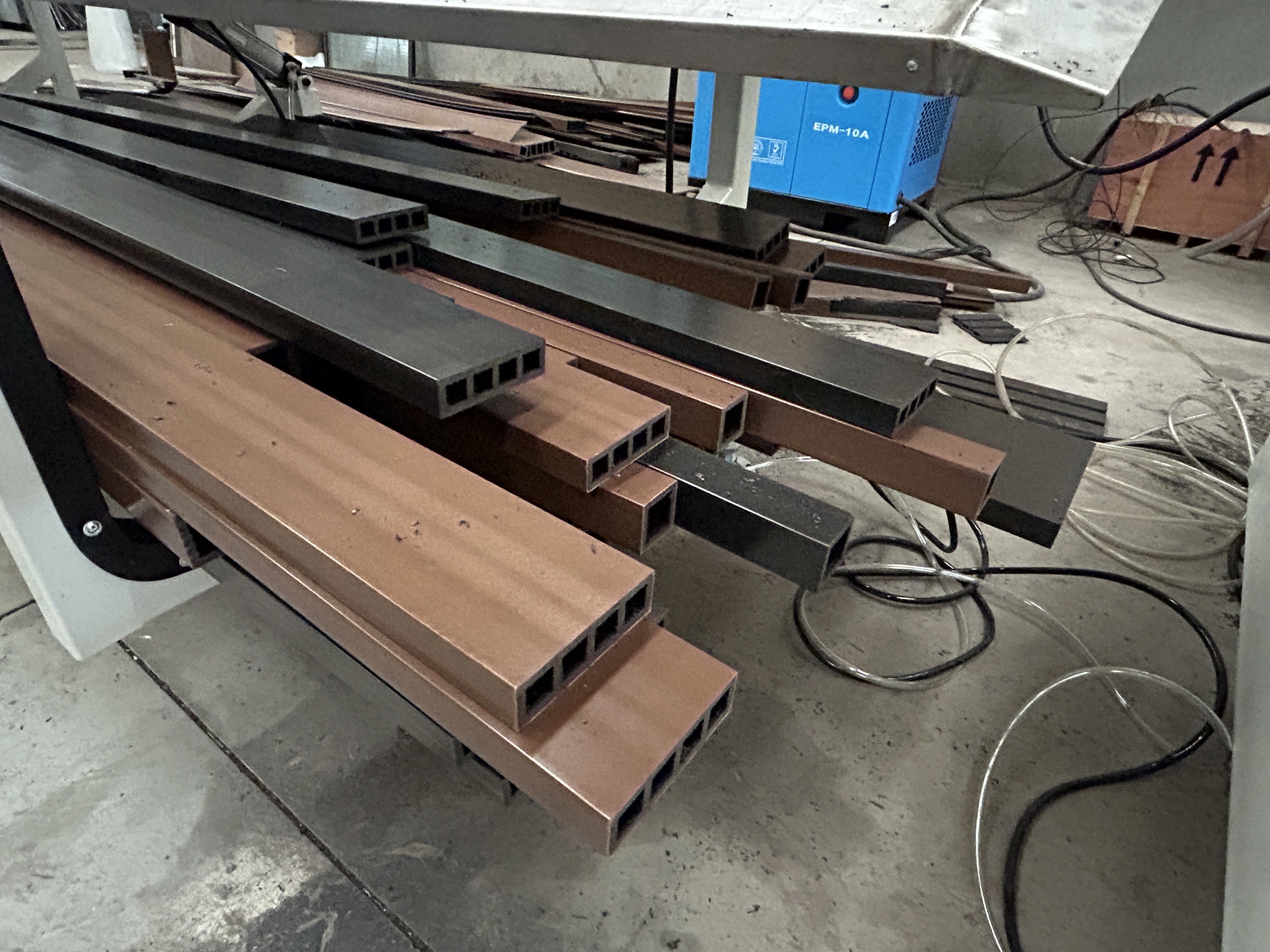 آخرین مورد شرکت Building a WPC Decking Manufacturing Solution for Outdoor Flooring Applications in Romania