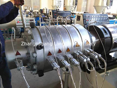55KW PVC خط اکستروژن لوله های الکتریکی 20 - 110mm سرعت بالا
