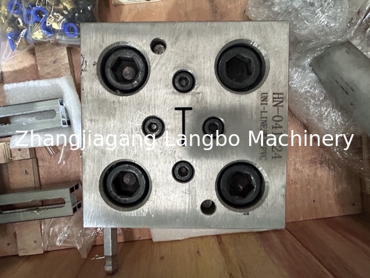ماشین ساخت نوار برچسب PVC خرده فروشی و خط اکستروزن پروفایل با عرض یکنواخت لبه صاف Extruder دو پیچ مخروطی