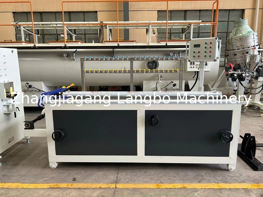 ماشین ساخت نوار برچسب PVC خرده فروشی و خط اکستروزن پروفایل با عرض یکنواخت لبه صاف Extruder دو پیچ مخروطی