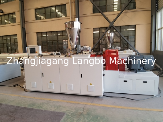 ماشین ساخت نوار برچسب PVC خرده فروشی و خط اکستروزن پروفایل با عرض یکنواخت لبه صاف Extruder دو پیچ مخروطی
