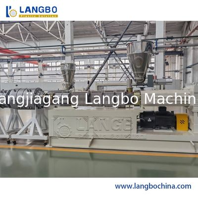 150 کیلوگرم / ظرفیت اکستروژن لوله پی وی سی با ظرفیت بالا با سیستم برش بدون گرد و غبار / تراشه