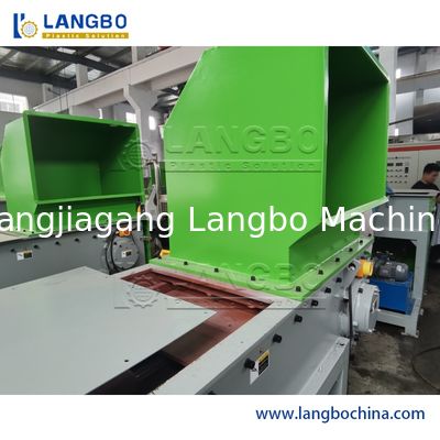 بطری های پالت پلاستیکی خانگی صنعتی ماشین خرد کننده برای بازیافت لاستیک های چوبی