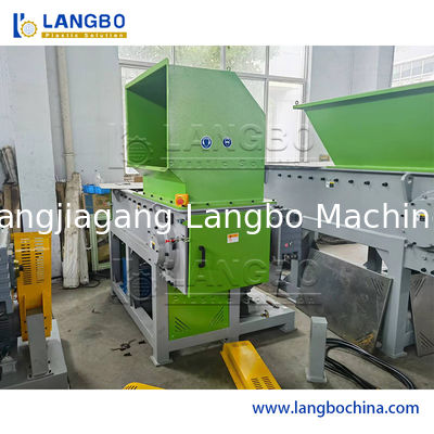تراشه بازیافت پلاستیکی دو شاخه با ظرفیت 500-1000KG / HR و قدرت موتور 37KW برای لوله یا پروفایل پلاستیکی