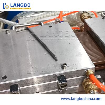 آسان اکسترودر WPC پروفیل اکستروژن خط مصرف کم انرژی