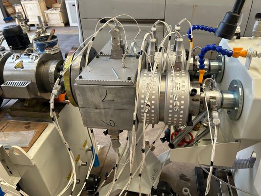 دستگاه اکستروژن پلاستیک تجهیزات پلاستیک دستگاه اکسترودر لوله PVC PP PE دستگاه تولید لوله PVC