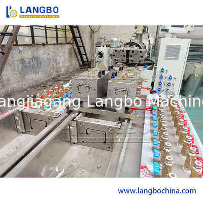 دستگاه اکستروژن ناودانی کابل PVC با اکسترودر دو مارپیچ مخروطی 55/110 برای اندازه پروفیل 1180 میلی‌متری و توان موتور 22 کیلووات