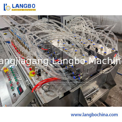 قیمت کارخانه 55/110 Extruder مخروط دو پیچ PVC کابل Trunking خط اکستروژن با 1180mm اندازه پروفایل و 22KW قدرت موتور