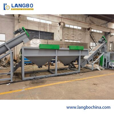 300-5000kg/H ظرفیت خط بازیافت PET با اندازه فلک 14mm و ولتاژ 380V برای بازیافت بطری PET