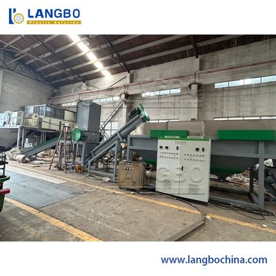 300-5000kg/H ظرفیت خط بازیافت PET با اندازه فلک 14mm و ولتاژ 380V برای بازیافت بطری PET