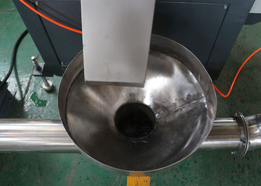 ظرفیت تولیدی بالا نرم جامد دانه های پی وی سی دستگاه تولید اکستروزن پی وی سی Extruder Pelletizing PVC Granulating Line