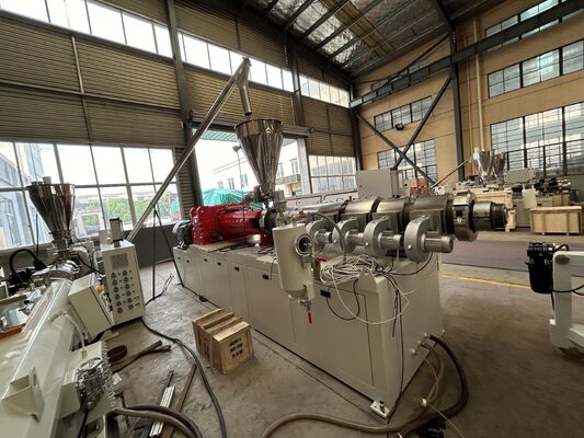 ماشین ساخت UPVC پلاستیک 180-710 میلی متر اکسترودر SJSZ92/188