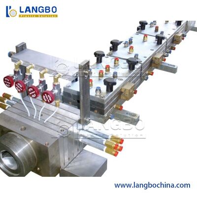 خط سقف WPC. اکستروژن، کالیبراسیون، چیدمان برای تخته های بیرونی.