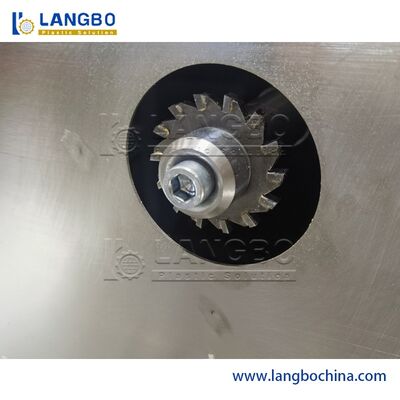 Pipe Threading Machine With Automatic Clamping For Threaded Pipe Joint Assembly